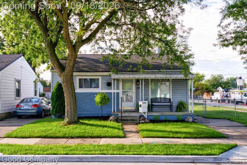Homes For Sale - 38 E Rowland Avenue <br/> Madison Heights, MI 48071