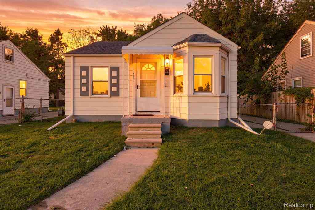 Homes For Sale - 19331 Kenosha Street <br/> Harper Woods, MI 48225