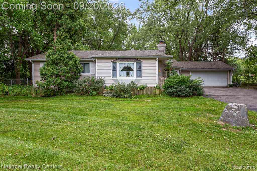 Homes For Sale - 9542 Hilton Road <br/> Brighton, MI 48114