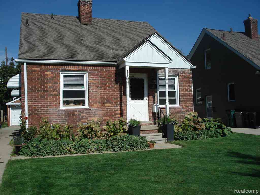 Homes For Rent - 121 Catalpa Drive <br/> Birmingham, MI 48009