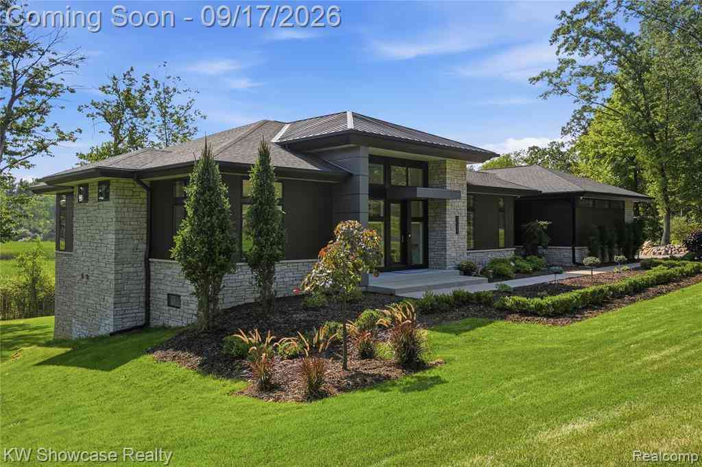 Homes For Sale - 1166 Lake Forest Way <br/> Milford, MI 48380