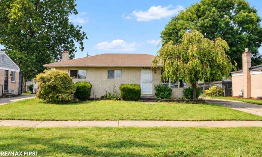 Homes For Sale - 35247 Kelly Road <br/> Clinton Township, MI 48035