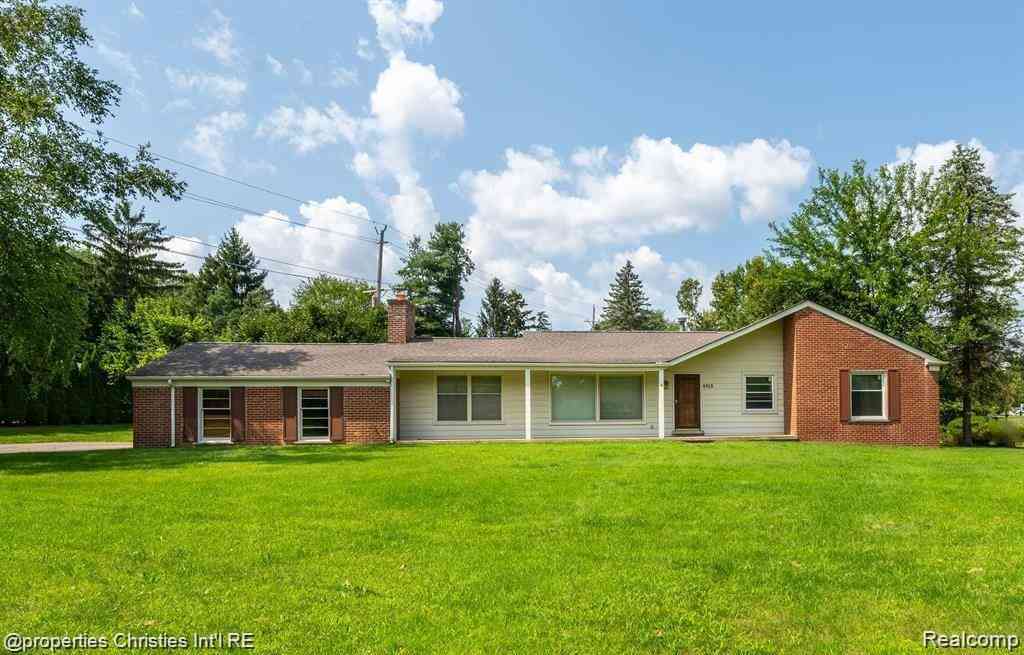 Homes For Rent - 4912 S Clunbury Road <br/> West Bloomfield, MI 48322