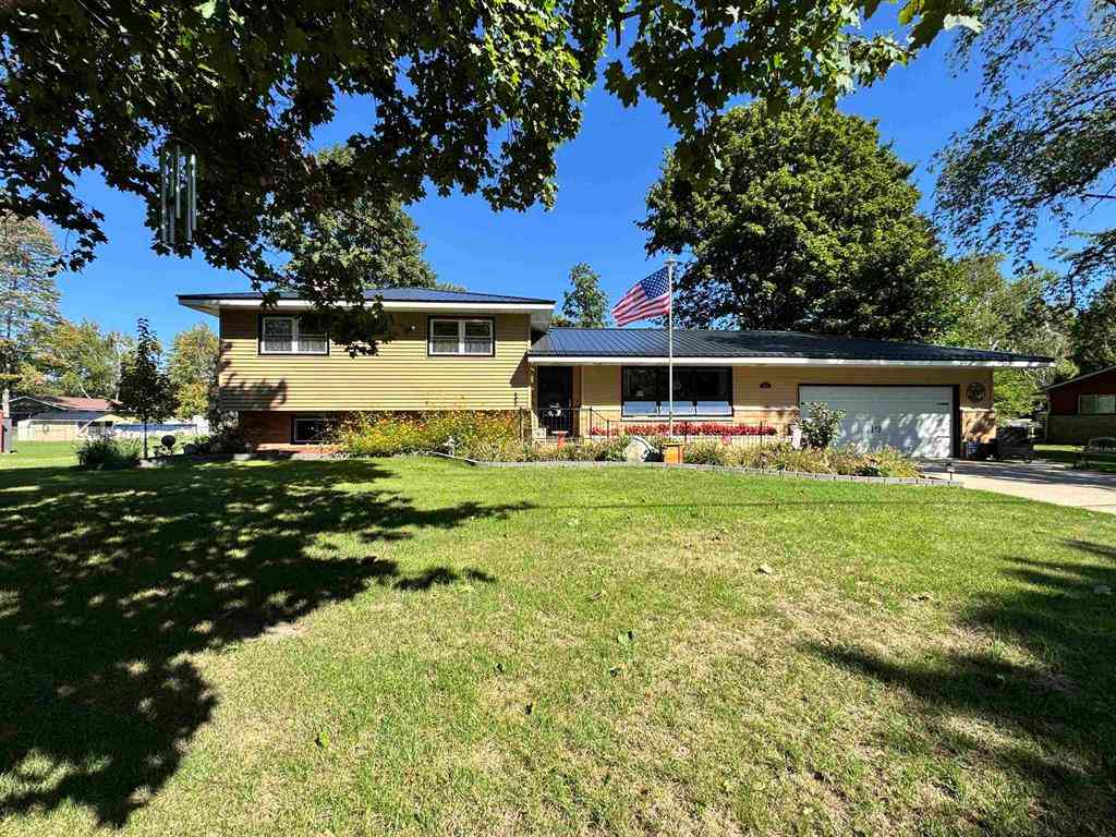 Homes For Sale - 401 Orchard Avenue <br/> Clare, MI 48617