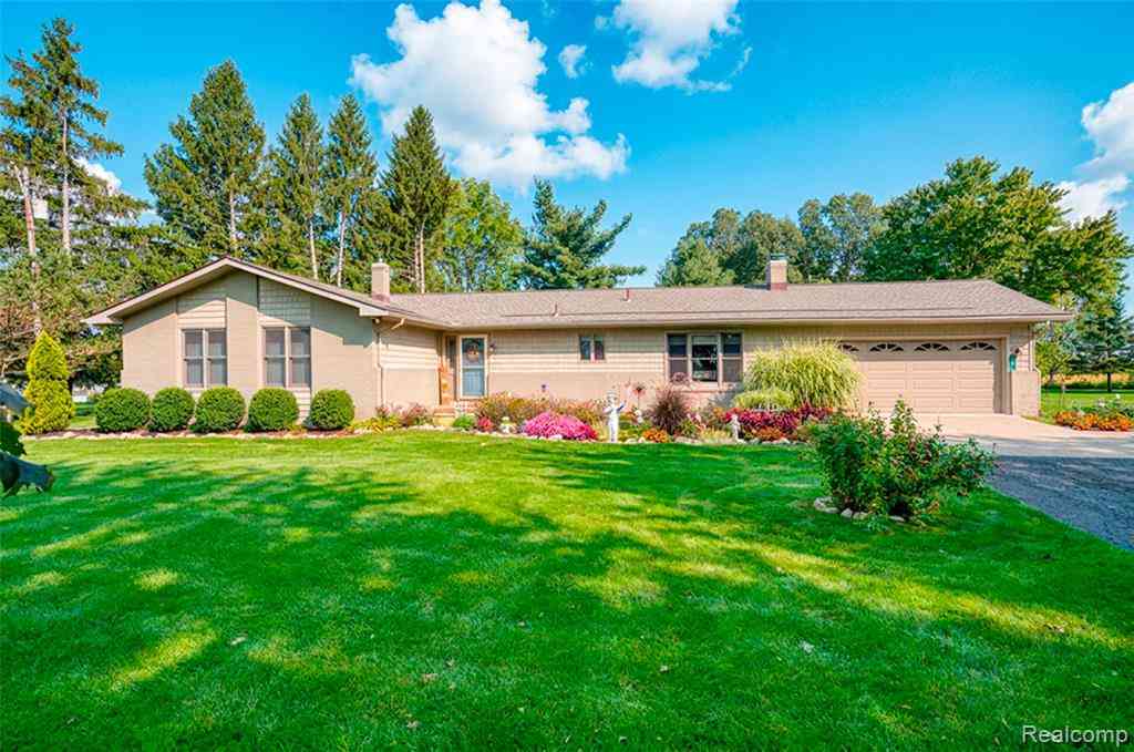 Homes For Sale - 7990 Colleen Drive <br/> Livingston County, Fowlerville, MI 48836