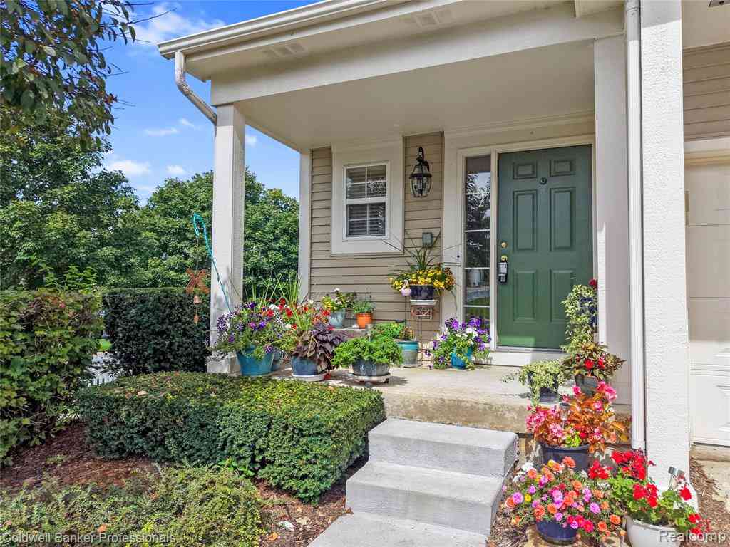Condo For Sale - 731 E Bluff Court <br/> Rochester, MI 48307