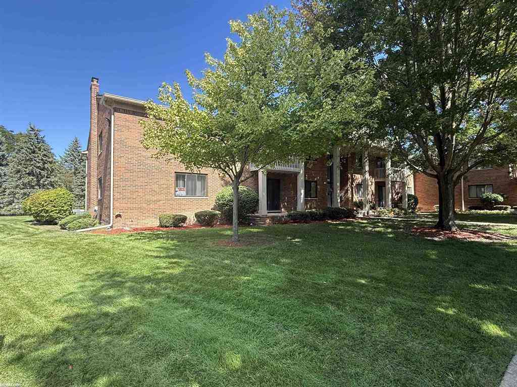 Condo For Sale - 42188 Toddmark Ln  <br/> Clinton Township, MI 48038