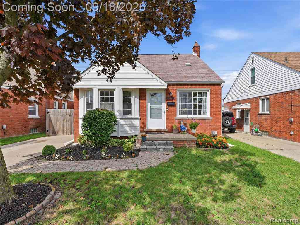 Homes For Sale - 21325 Frazho Street <br/> Saint Clair Shores, MI 48081
