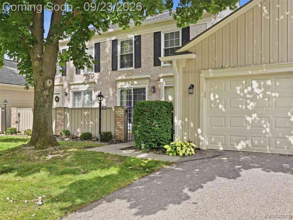 Condo For Sale - 1204 Kings Cove Drive <br/> Rochester, MI 48306