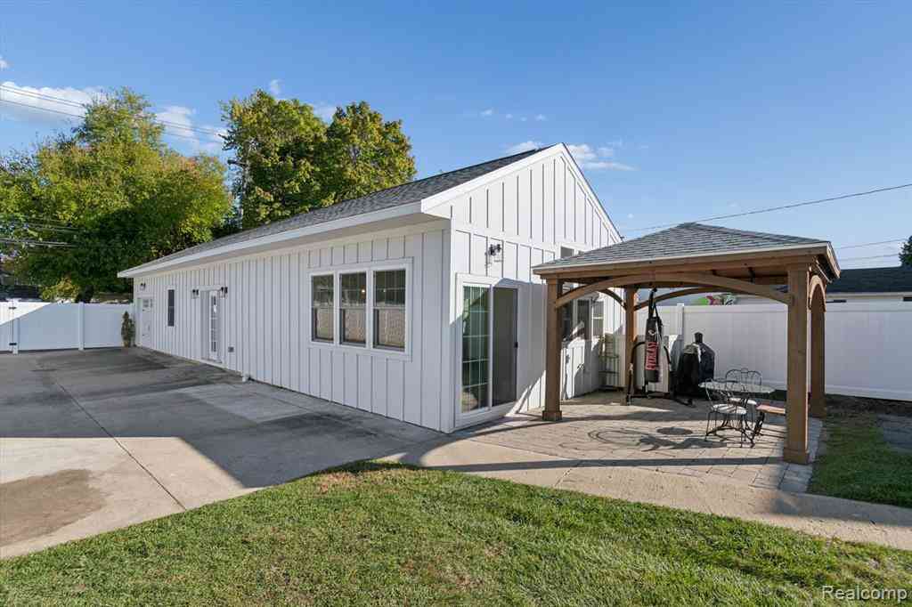 Homes For Sale - 129 South Street <br/> Belleville, MI 48111