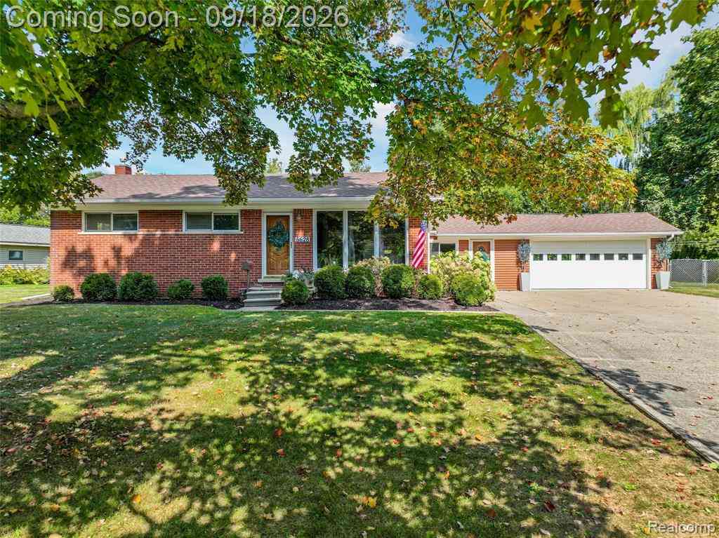 Homes For Sale - 6628 Northview Drive <br/> Clarkston, MI 48346