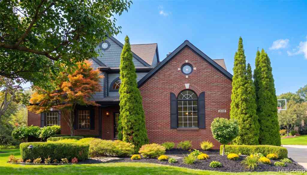Homes For Sale - 23123 Shinnecock Drive <br/> South Lyon, MI 48178