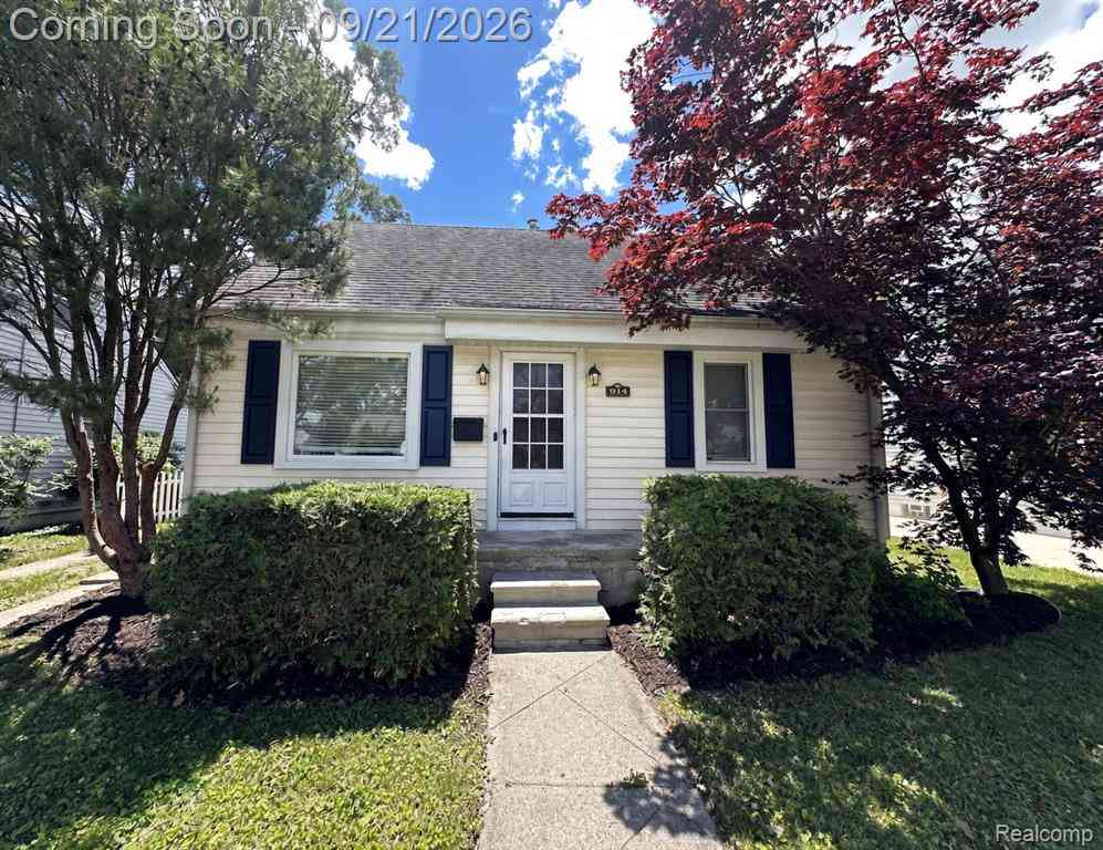 Homes For Rent - 914 Bauman Avenue <br/> Royal Oak, MI 48073