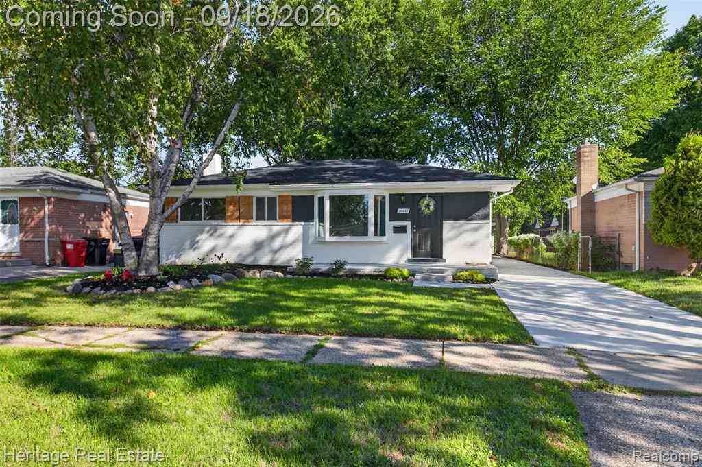 Homes For Sale - 16037 Larkspur Street <br/> Roseville, MI 48066