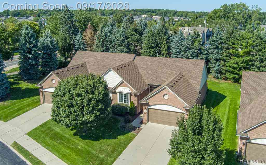 Condo For Sale - 8067 Huntington Ridge Court <br/> Washington, MI 48094