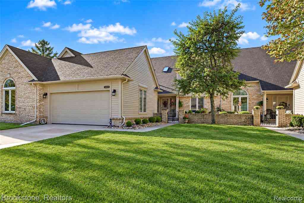 Condo For Sale - 16820 Crystal Drive  #17<br/> Macomb, MI 48042