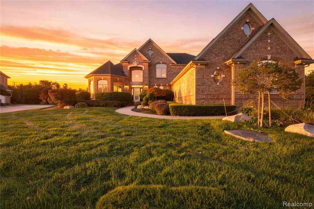 Homes For Sale - 19344 River Valley Drive <br/> Macomb, MI 48044