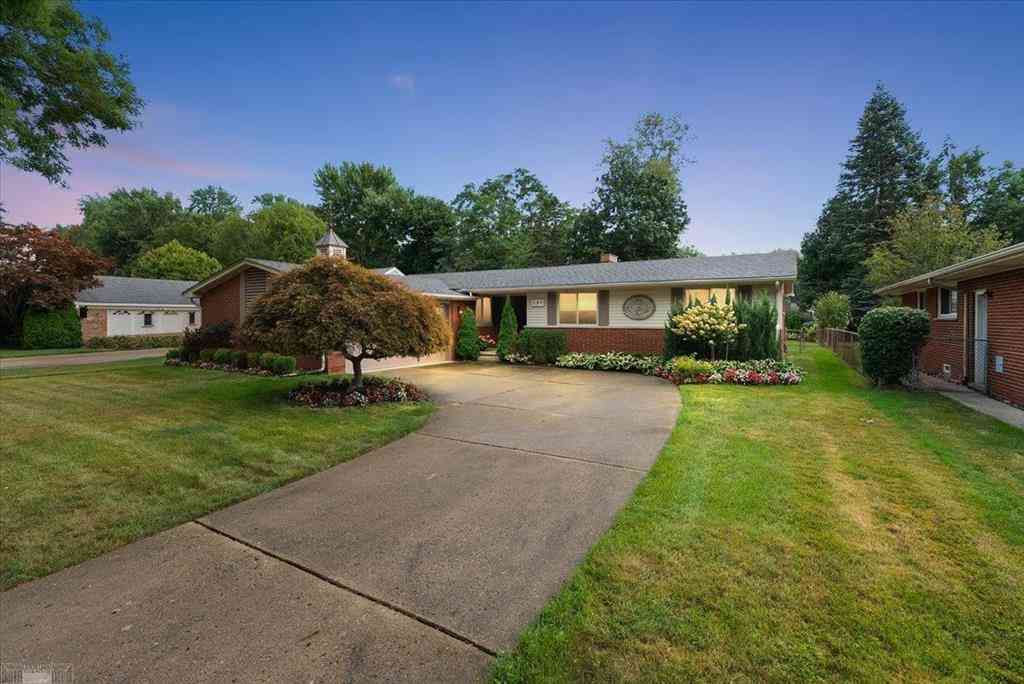 Homes For Sale - 589 Anita Avenue <br/> Grosse Pointe Woods, MI 48236