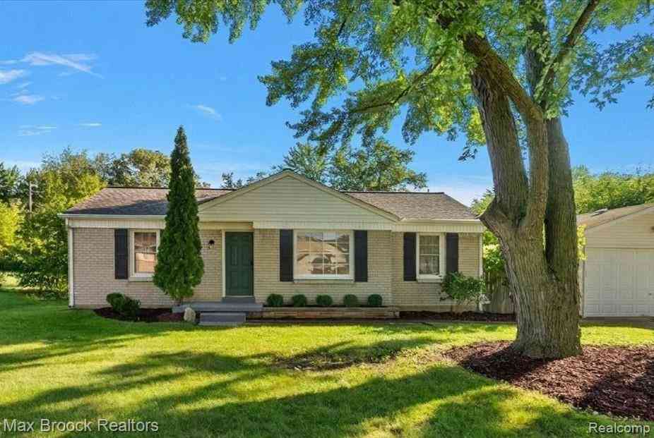 Homes For Sale - 2600 Candlewick Drive <br/> Lake Orion, MI 48359