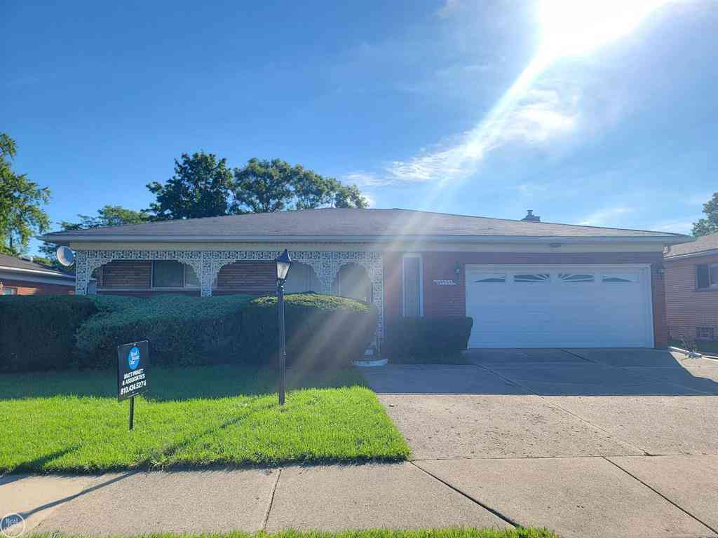 Homes For Sale - 29322 Ridgefield Avenue <br/> Warren, MI 48088