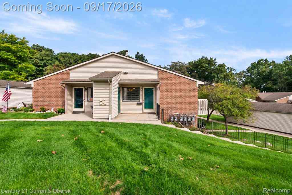 Condo For Sale - 403 Spring Brooke Drive <br/> Brighton, MI 48116