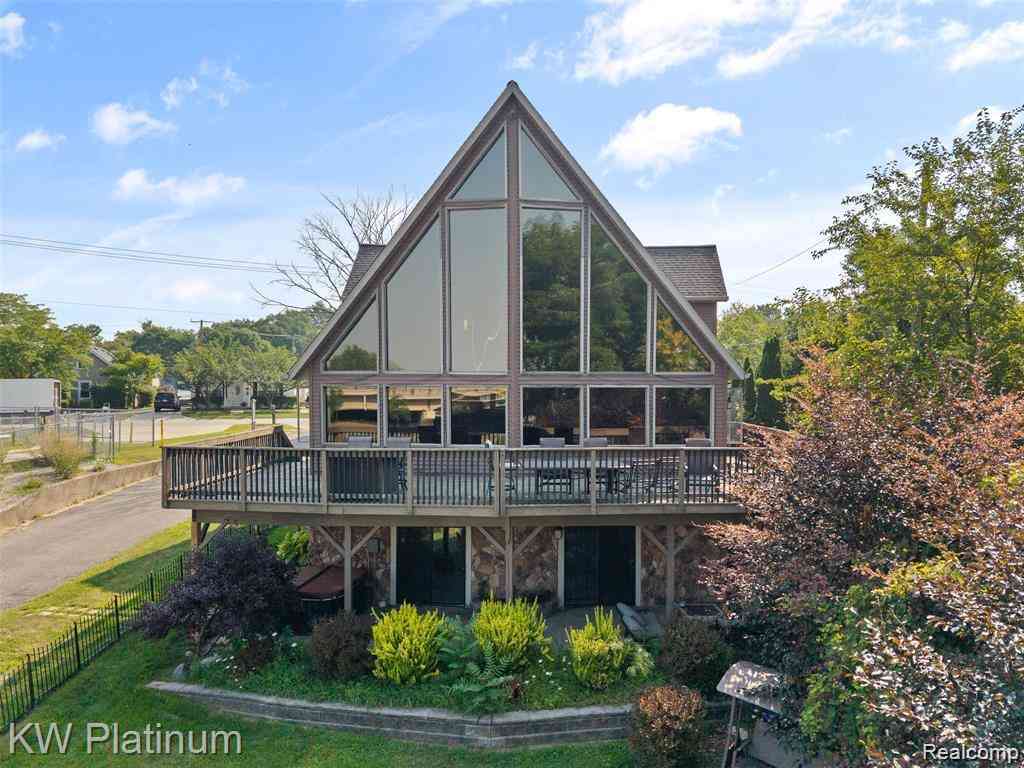 Homes For Sale - 1907 Riverside Drive <br/> Port Huron, MI 48060