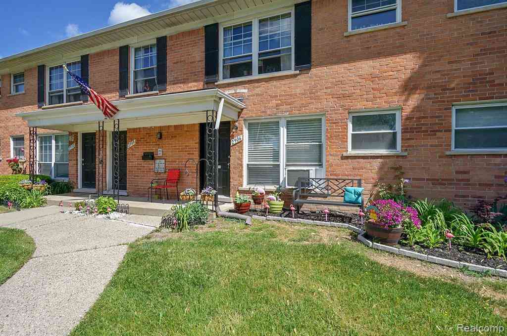 Condo For Sale - 2906 W 13 Mile Road  #3<br/> Royal Oak, MI 48073