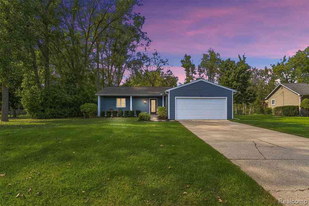Homes For Rent - 1750 Henbert Road <br/> West Bloomfield, MI 48324