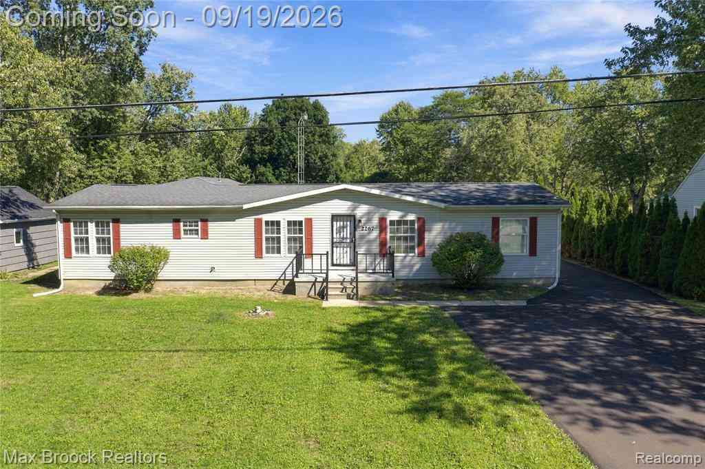 Homes For Sale - 2267 Howe Road <br/> Burton, MI 48519