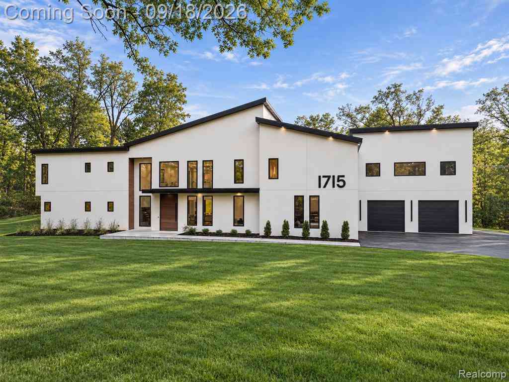 Homes For Sale - 1715 Lone Pine Road <br/> Bloomfield Hills, MI 48302