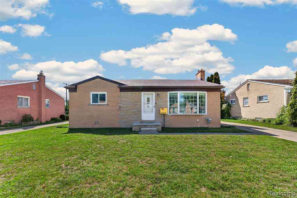 Homes For Sale - 32137 Hees Street <br/> Livonia, MI 48150
