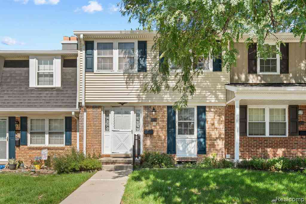 Condo For Sale - 42948 Richards Court  #5<br/> Northville, MI 48167