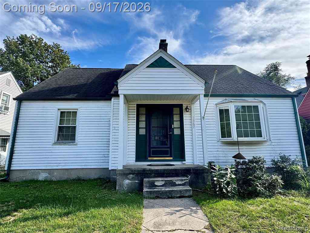 Homes For Sale - 1367 W Saratoga Street <br/> Ferndale, MI 48220