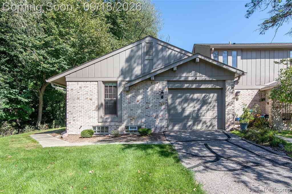 Condo For Sale - 1821 Van Hill Court <br/> Rochester, MI 48309