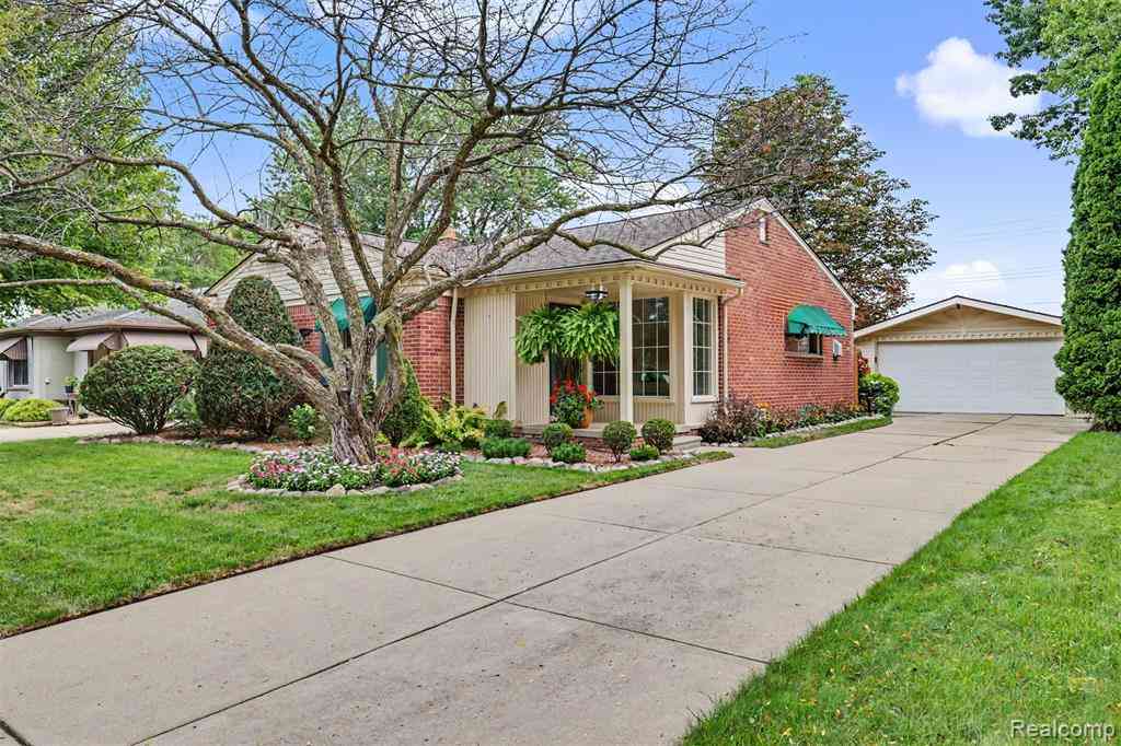 Homes For Sale - 7656 N Charlesworth Street <br/> Dearborn Heights, MI 48127