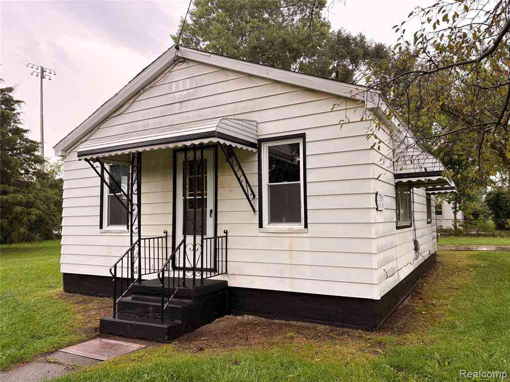 Homes For Sale - 2254 E Bergin Avenue <br/> Burton, MI 48529
