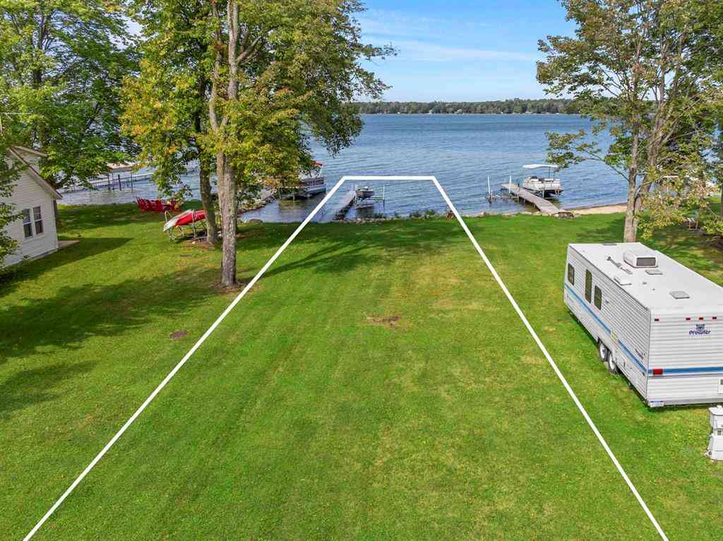 Homes For Sale - 8485 Bay Point Road <br/> Beulah, MI 49617