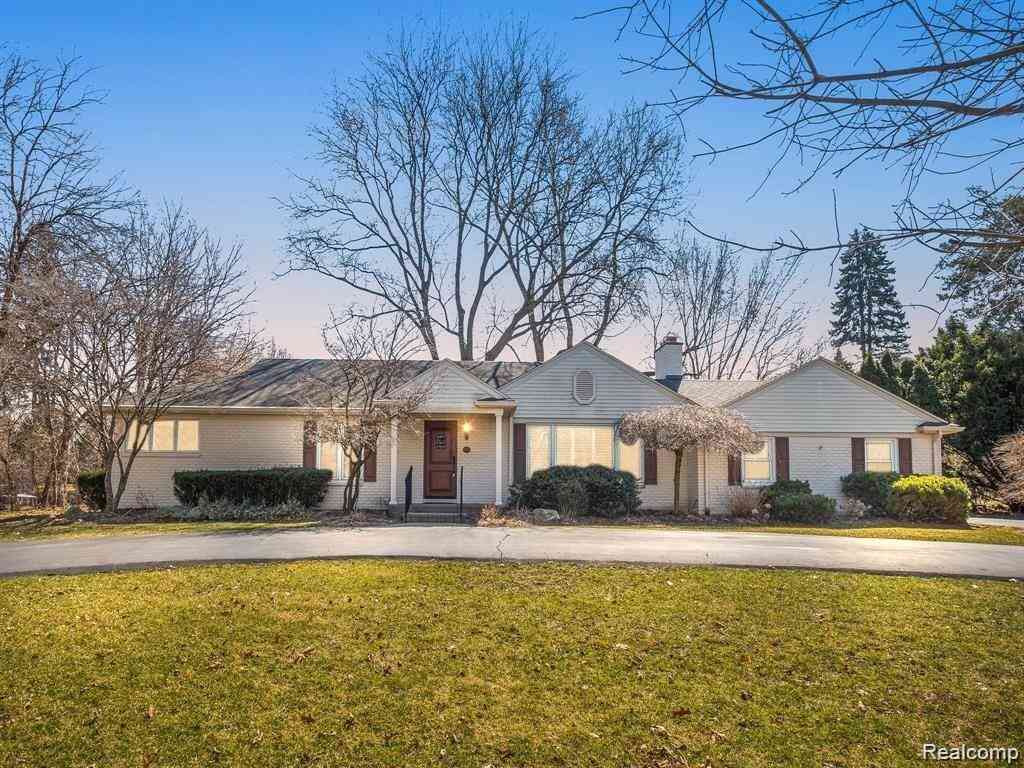 Homes For Rent - 3879 Carriage Road <br/> Bloomfield Hills, MI 48301