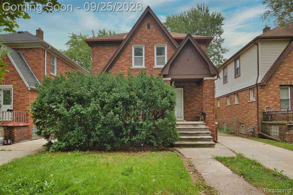Homes For Sale - 1061 Fort Park Boulevard <br/> Lincoln Park, MI 48146