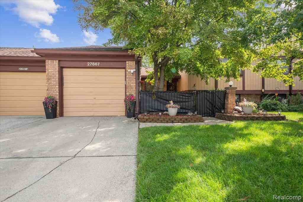 Condo For Sale - 27867 Addelia Street <br/> Warren, MI 48093