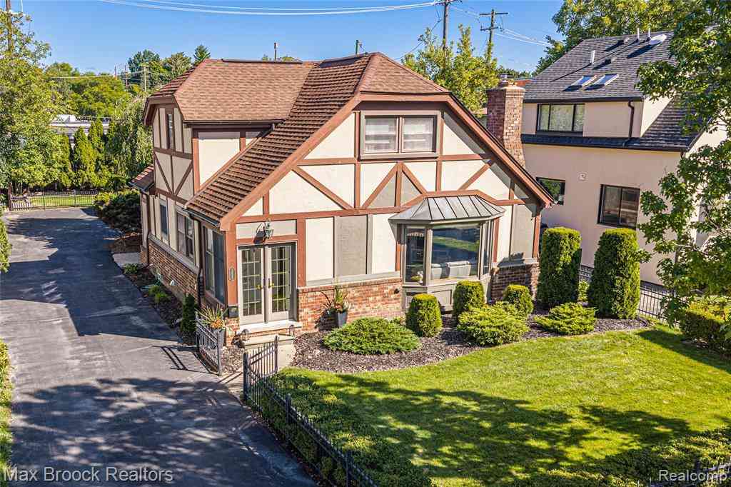 Homes For Sale - 955 Forest Avenue <br/> Birmingham, MI 48009
