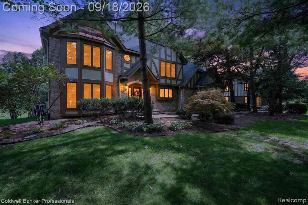 Homes For Sale - 293 Kirksway Ln Lane <br/> Lake Orion, MI 48362