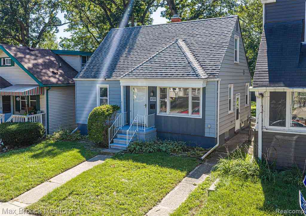 Homes For Sale - 450 E Maplehurst Street <br/> Ferndale, MI 48220
