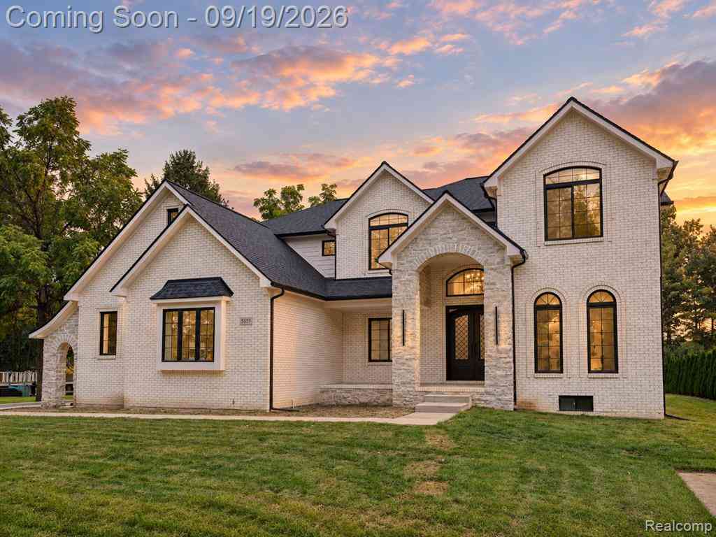Homes For Sale - 5555 Holm Drive <br/> Troy, MI 48085