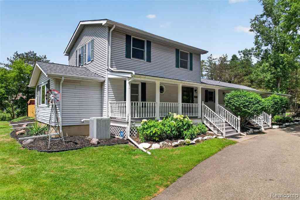 Homes For Sale - 1437 E Cook Road <br/> Grand Blanc, MI 48439