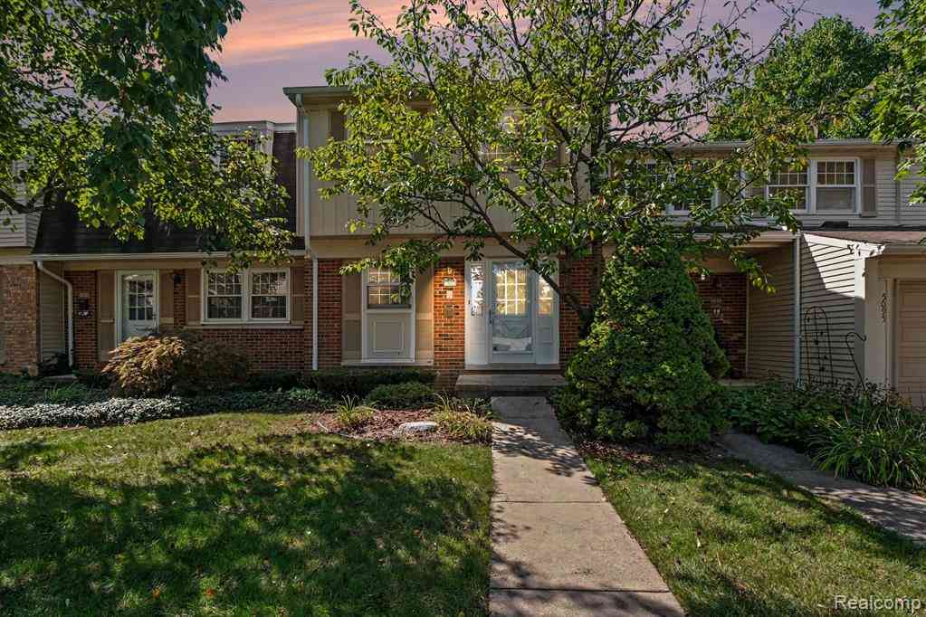 Condo For Sale - 5093 Buckingham  <br/> Troy, MI 48098