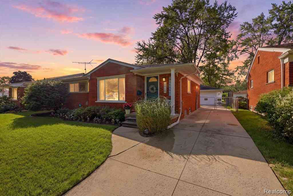Homes For Sale - 1618 Englewood Avenue <br/> Royal Oak, MI 48073