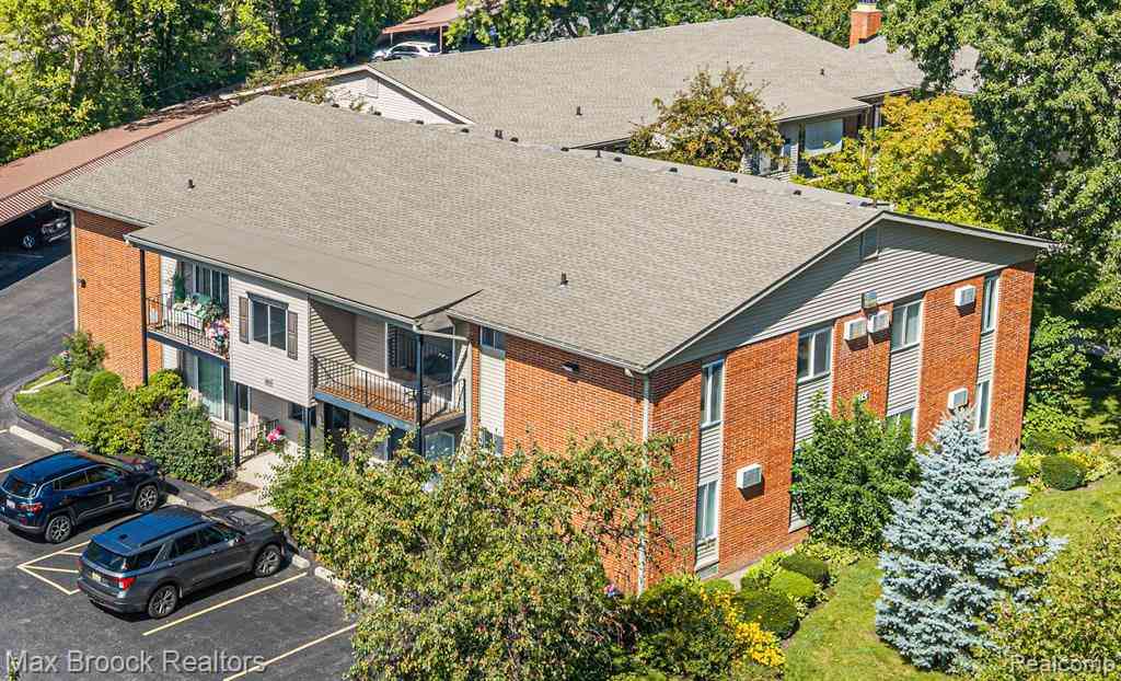 Condo For Sale - 3915 Benjamin Avenue  #8<br/> Royal Oak, MI 48073