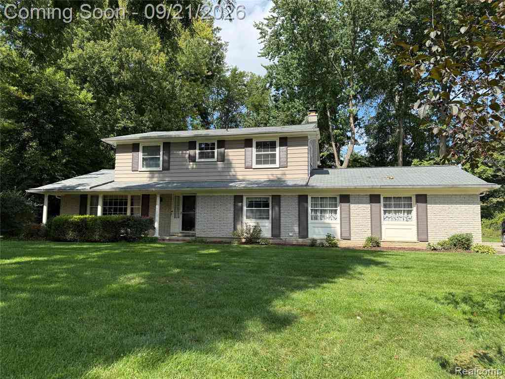 Homes For Sale - 353 Broadleaf Drive <br/> Rochester, MI 48306