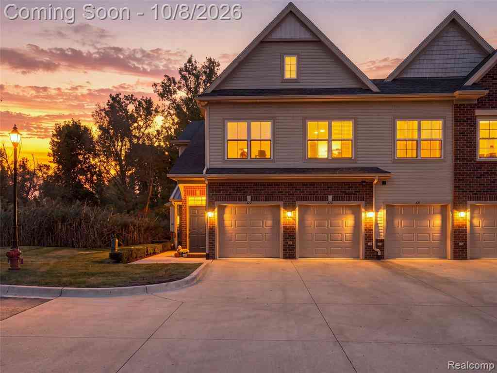Condo For Sale - 622 Pointe Drive <br/> Oakland County, Walled Lake, MI 48390